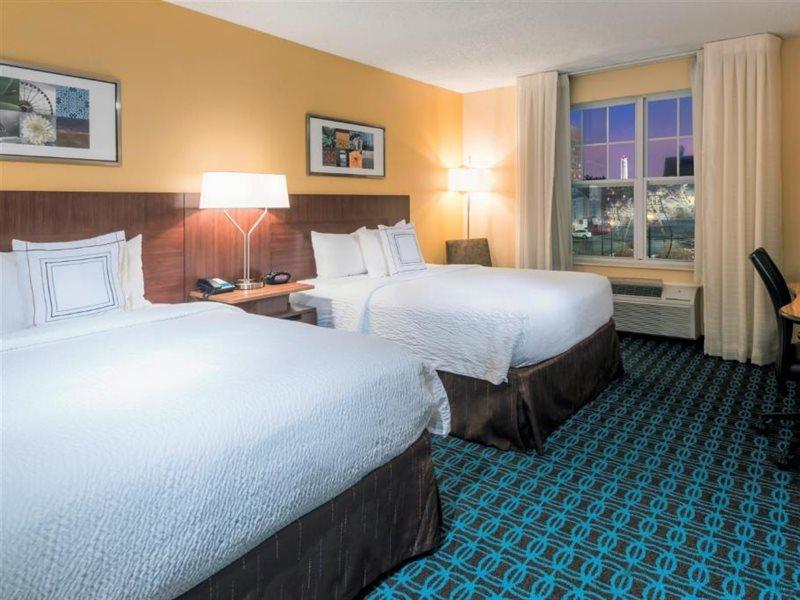 Fairfield Inn Kansas City Downtown/Union Hill מראה חיצוני תמונה