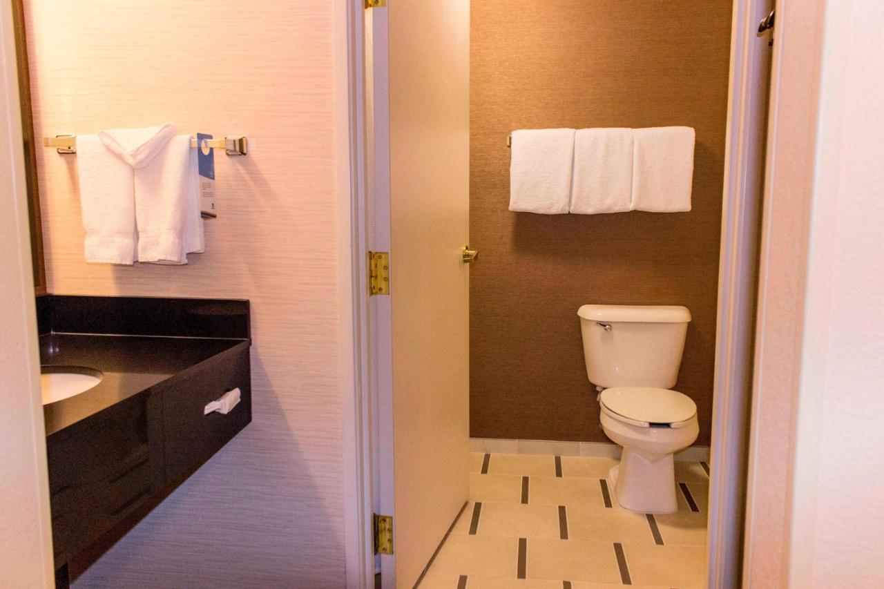 Fairfield Inn Kansas City Downtown/Union Hill מראה חיצוני תמונה